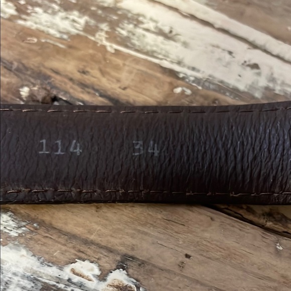 Brown Leather Belt with Textured Finish and Metal Buckle - Picture 4 of 7